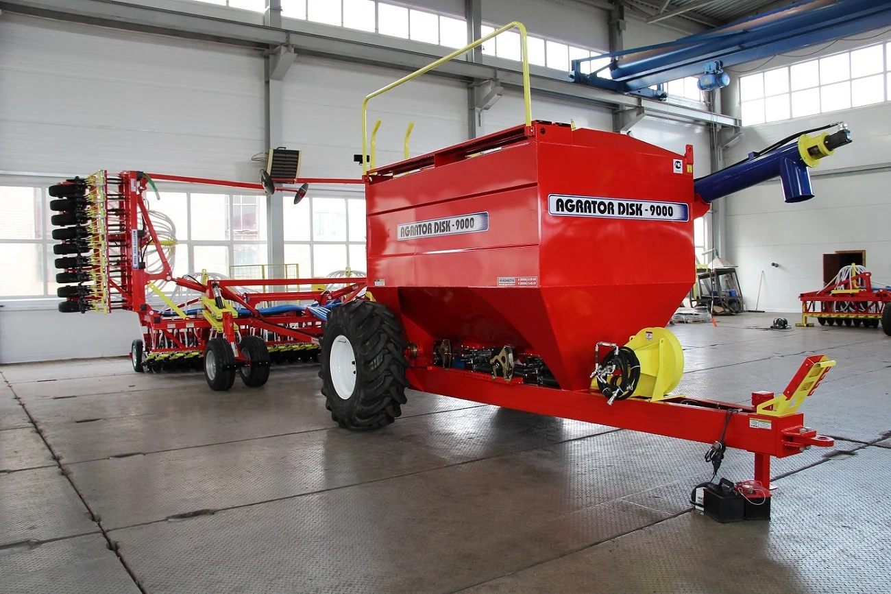 Дисковый посевной комплекс "Agrator Disk - 9000" Привод вентилятора от гидромотора.